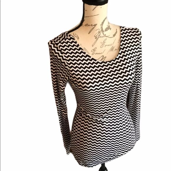 Cezanne Blouse Small Bow Back - Picture 2 of 9